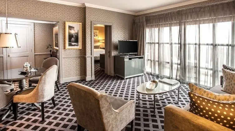Luxury Oda