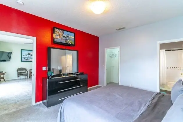 Ev (544 Fairways Lake Estate)