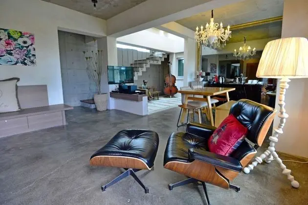 Villa (No.5)