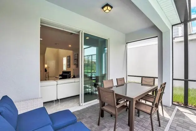 Villa (7387OAKMOSS)
