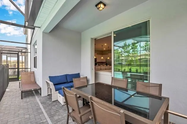 Villa (7387OAKMOSS)