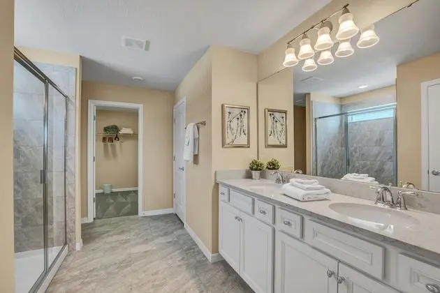 Villa (7387OAKMOSS)