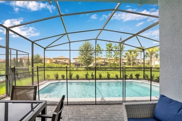 Villa (7387OAKMOSS)