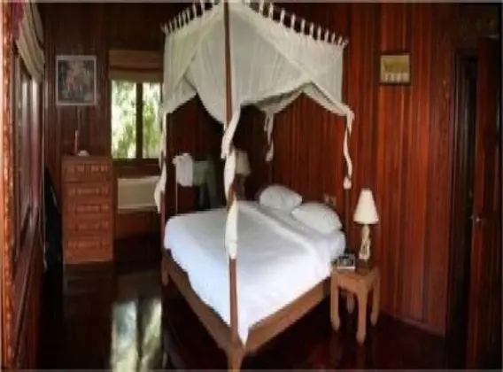 5 Bedrooms Villa