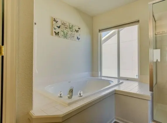 Ev (5 Bedrooms)