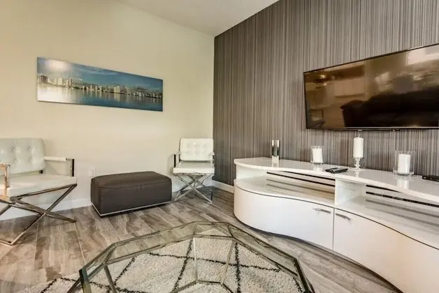 Villa (6 bedroom 5 bathroom in Solterra Reso)