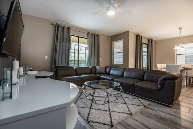 Villa (6 bedroom 5 bathroom in Solterra Reso)