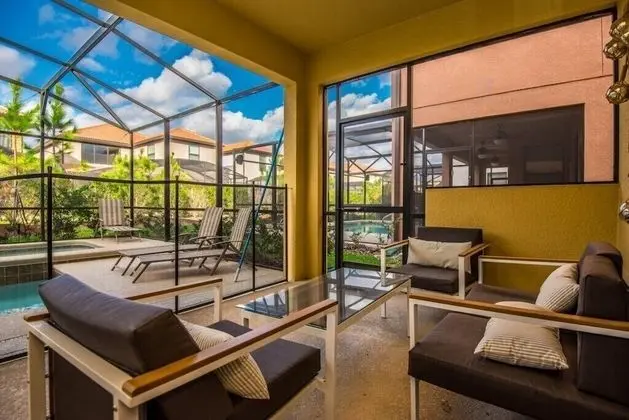 Villa (6 bedroom 5 bathroom in Solterra Reso)