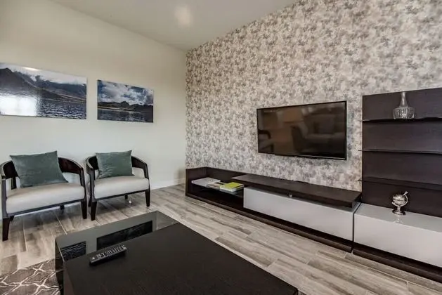 Ev (6 Bedroom 5 Bathroom Gated Resort Vil)
