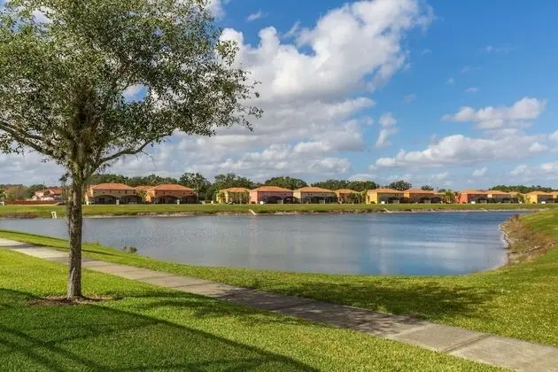 Villa (Beautiful - 6 bed 5 bath House w Pool)