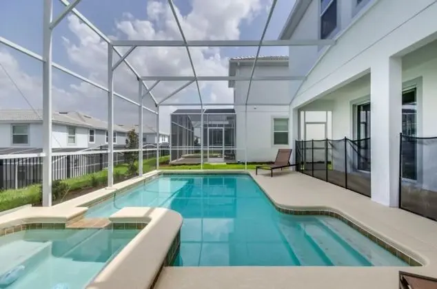 Villa (6 Bedroom 5 Bathroom Villa)