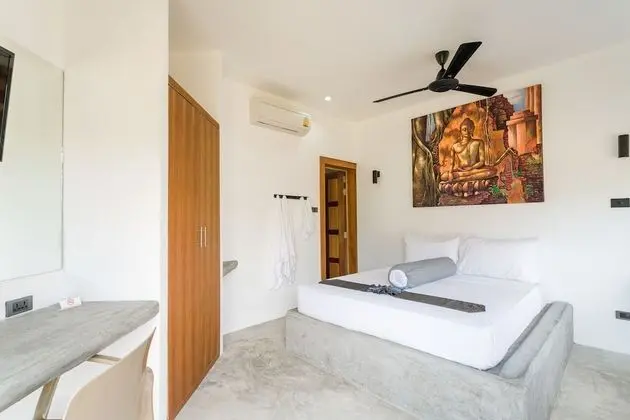 6 Bedrooms Villa