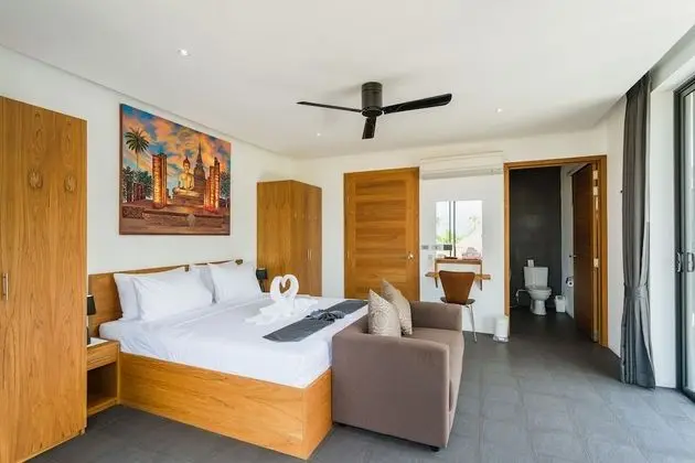 6 Bedrooms Villa