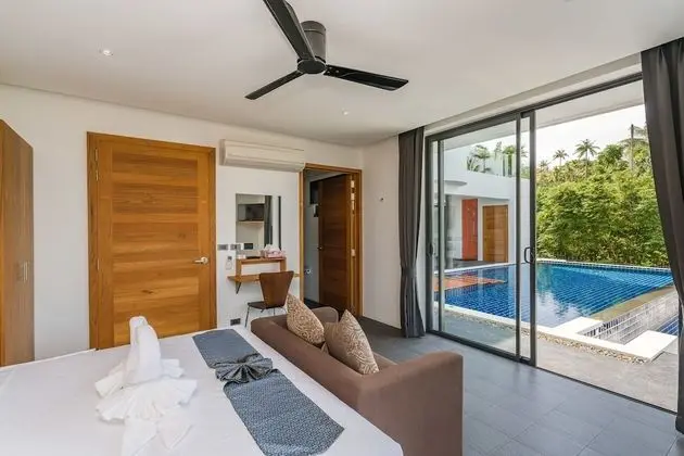 6 Bedrooms Villa