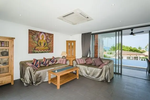 6 Bedrooms Villa