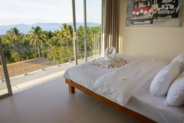 6 Bedrooms Villa