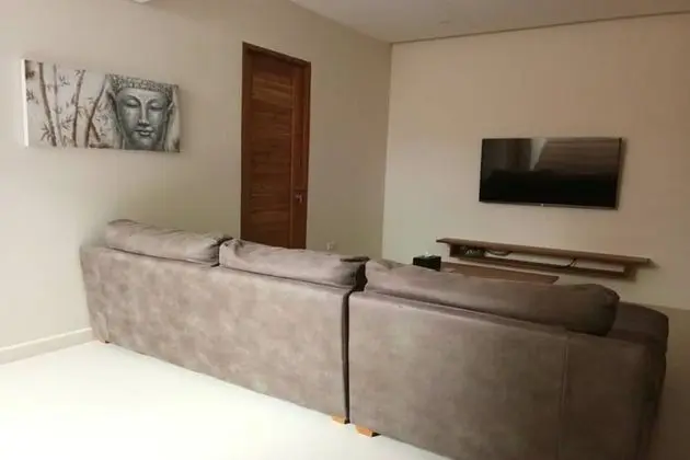 6 Bedrooms Villa