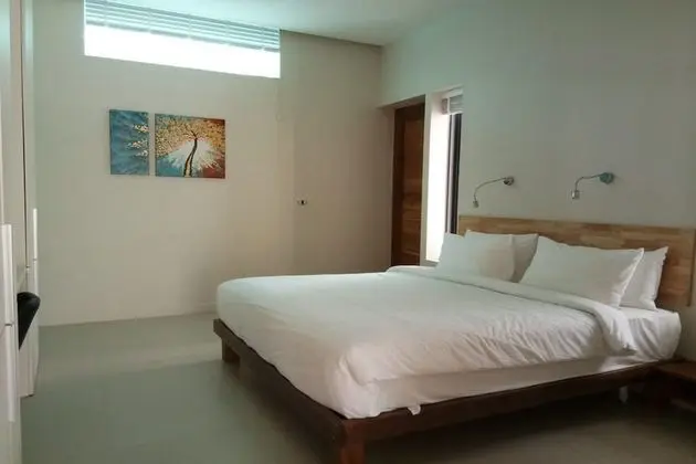 6 Bedrooms Villa