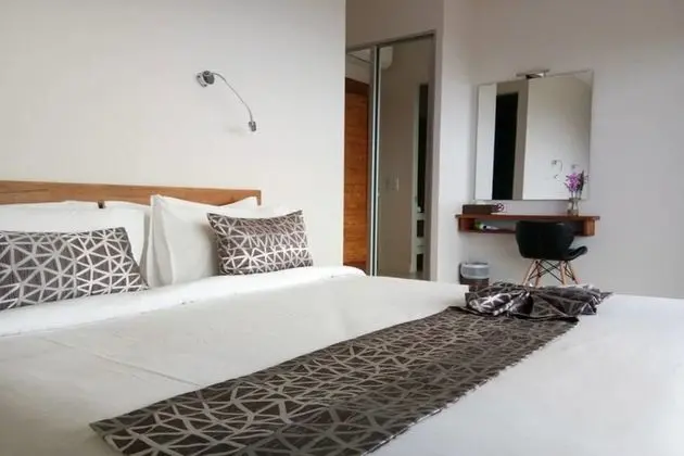 6 Bedrooms Villa
