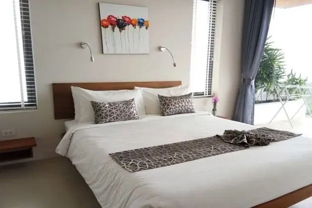 6 Bedrooms Villa