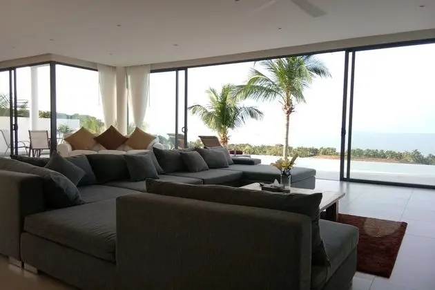 6 Bedrooms Villa