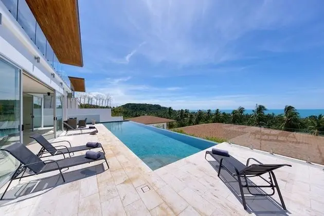6 Bedrooms Villa