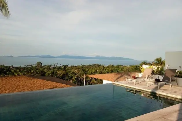 6 Bedrooms Villa
