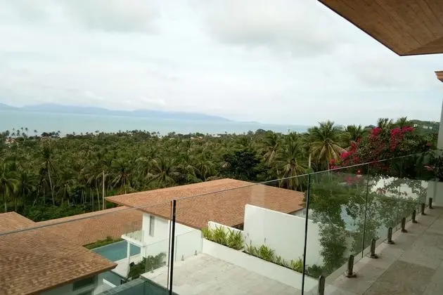 6 Bedrooms Villa