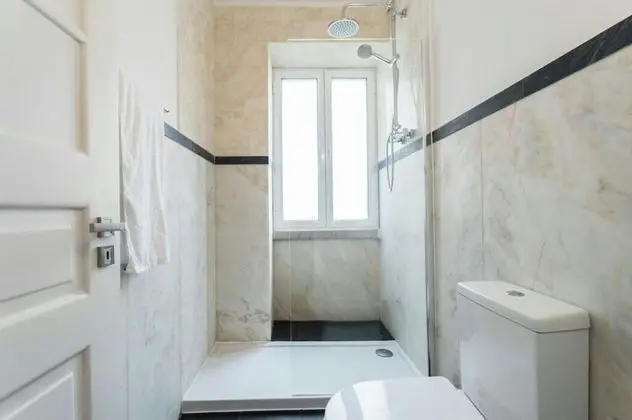 Dört Kişilik Oda, Ortak Banyo