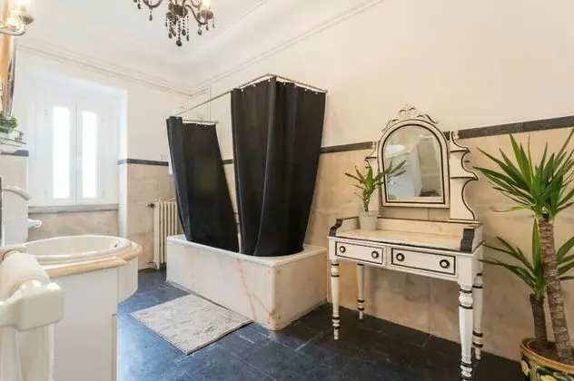 Dört Kişilik Oda, Ortak Banyo