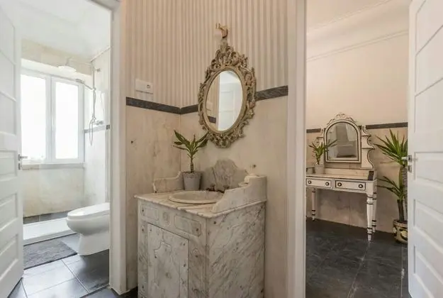 Dört Kişilik Oda, Ortak Banyo