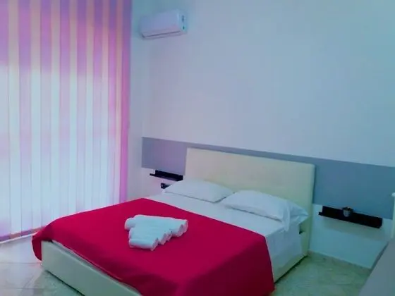 Tek Büyük Yataklı Oda (Rosa)