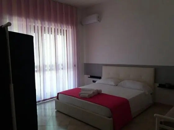 Tek Büyük Yataklı Oda (Rosa)