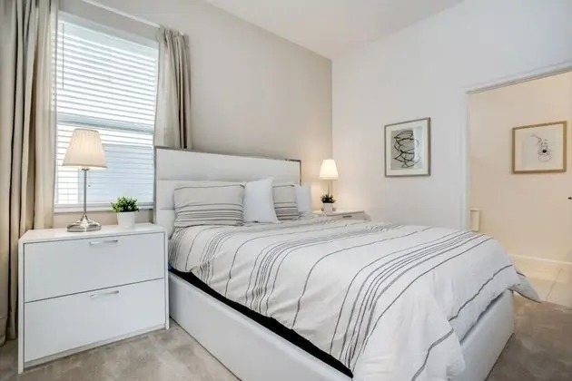 Villa (6052BROA)