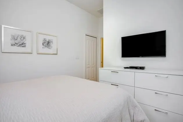 Villa (6052BROA)