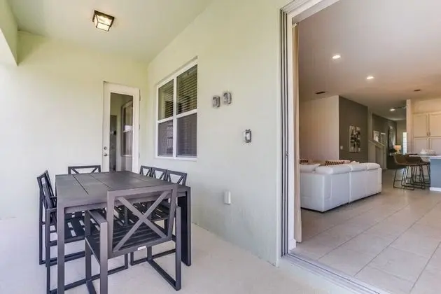 Villa (6052BROA)