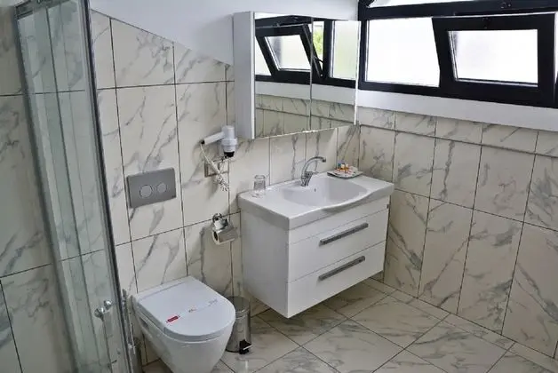 Çift Kişilik, Kara Manzaralı