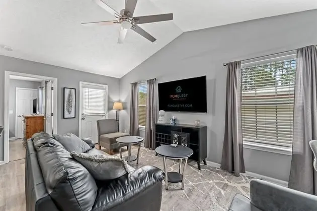 Ev (6100 Pinetree Ave)