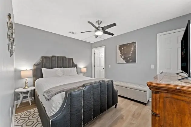 Ev (6100 Pinetree Ave)