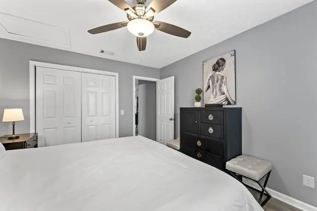 Ev (6100 Pinetree Ave)