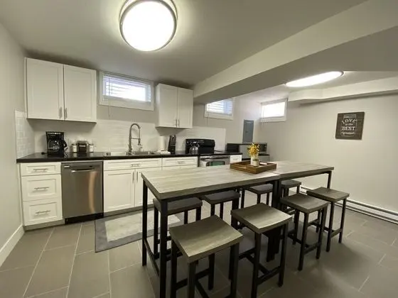 Apart Daire, Birden Çok Yatak, Mutfak, Bahçe Manzaralı (622 W. Laurel St. - Lower)