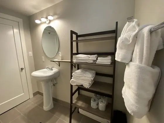 Apart Daire, Birden Çok Yatak, Mutfak, Bahçe Manzaralı (622 W. Laurel St. - Lower)