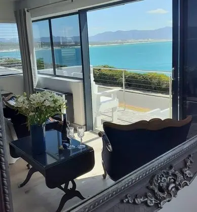 Luxury Tek Büyük Yataklı Oda, Balkon, Deniz Manzaralı