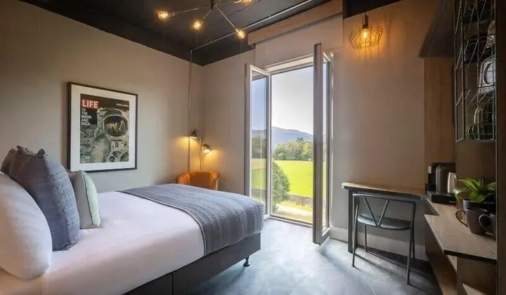 Sleep67 Double Room with Mountain View (In room continental breakfast)