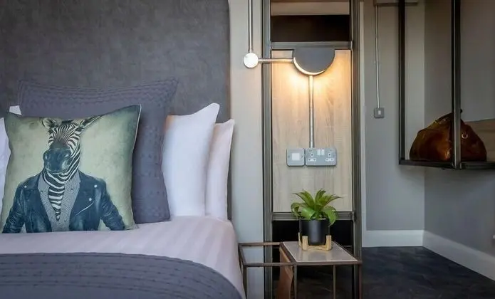Sleep67 Double Room with Mountain View (In room continental breakfast)