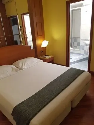 Büyük Yataklı Tek Kişilik Oda