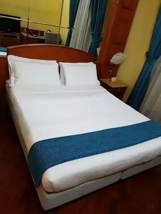 Büyük Yataklı Tek Kişilik Oda