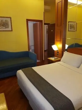 Üç Kişilik Oda