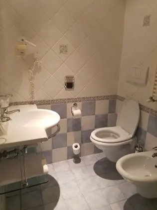 Üç Kişilik Oda