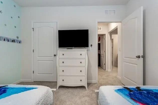 Villa (7028OAKWOOD)